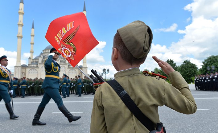 Хотя СССР победил во Второй мировой войне, именно он ее и начал, — соцсети обсуждают 9 мая