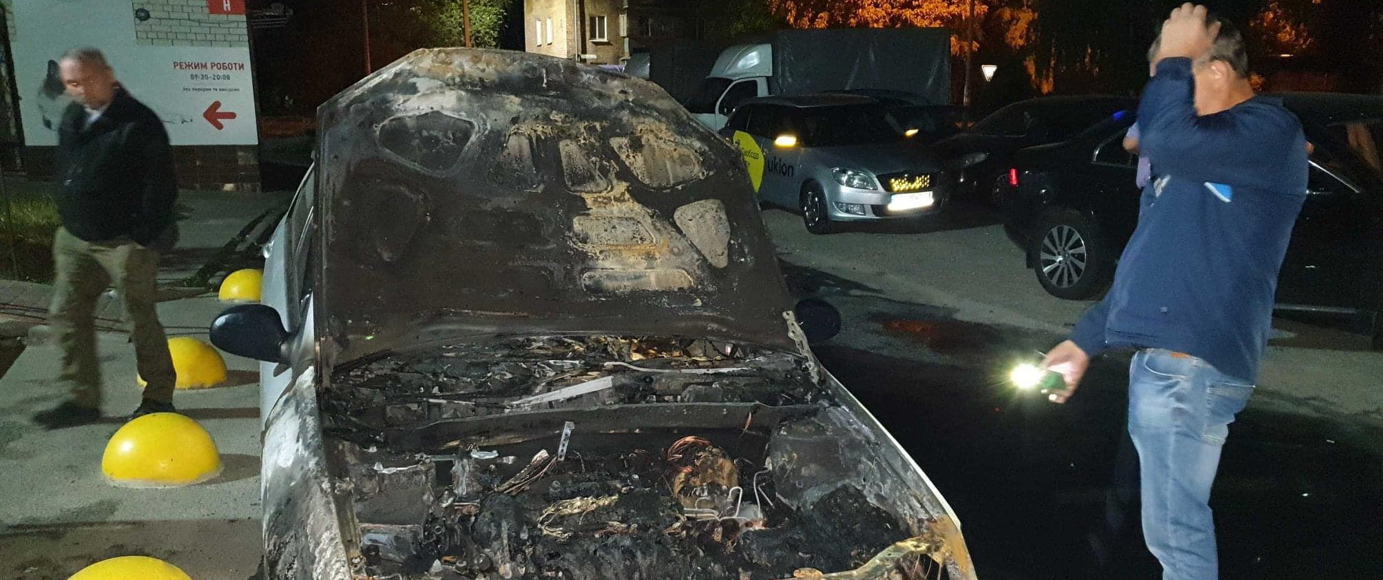 В Киеве неизвестные сожгли автомобиль журналистам "Радио Свобода"