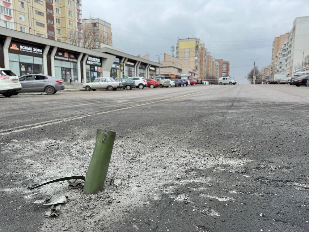 Белгород под ударом: по городу разбросаны ракеты, людей нигде нет - СМИ  