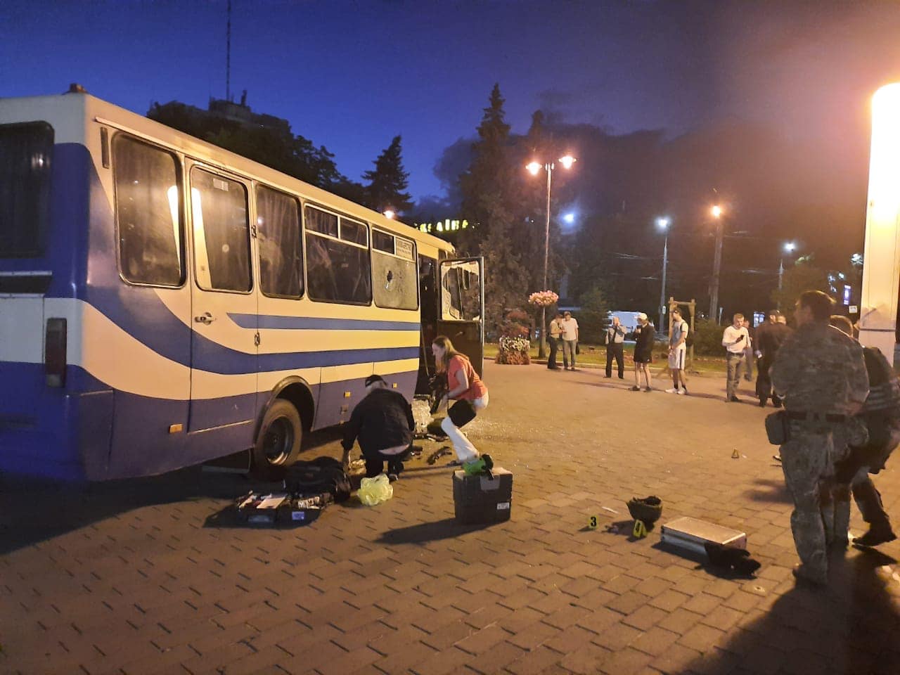 Захват в Луцке: полиция показала весь арсенал оружия Кривоша и кадры из автобуса