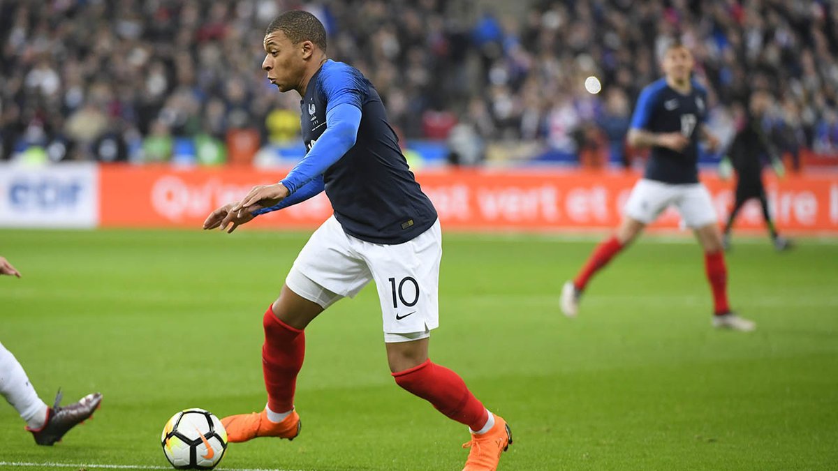 Гол Мбаппе позволил сборной Франции обыграть Перу и выйти в плей-офф ЧМ-2018 – кадры