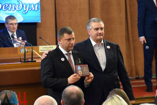 Аксенов и Захарченко "собирают чемоданы": в Москве подтвердили "зачистку" главарей Крыма и Донбасса