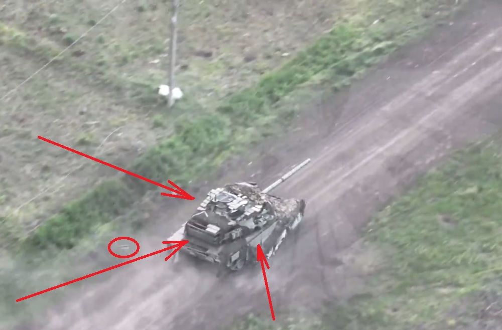 Стая дронов ВСУ растерзала российский Т-90М: танк ослепили, остановили и сожгли
