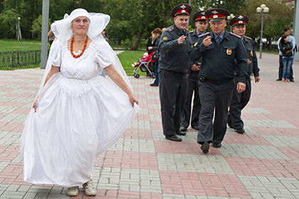 Никаких теперь драк на свадьбе: В России полиция станет частью свадебного кортежа 