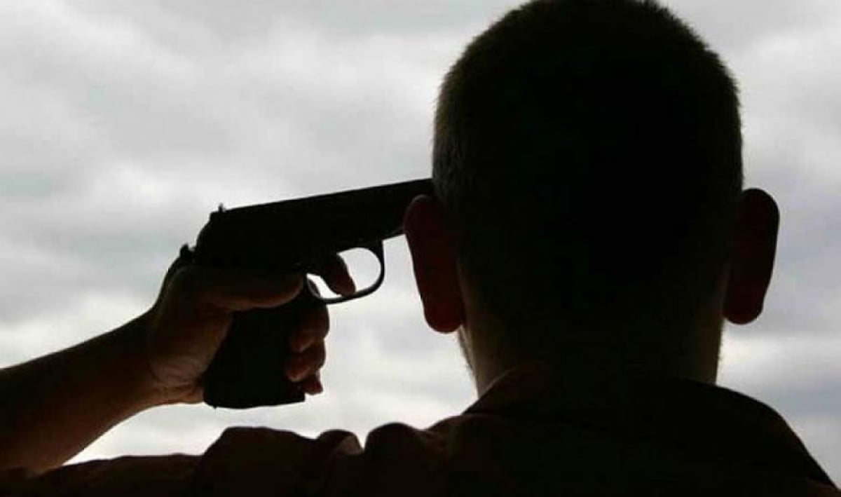Попытка суицида в "ЛНР": советник из РФ выстрелил себе в голову из пистолета, детали