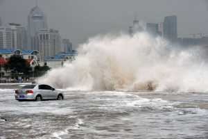 К берегам Китая движется мощный тайфун