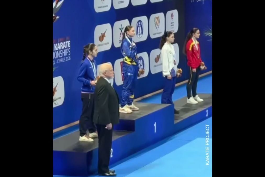 ​Чемпионка Европы София Элий демонстративно покинула подиум, отказавшись от фото с россиянкой