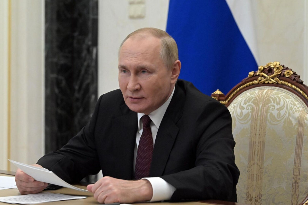 ​"Работают как следует", – Путин, улыбаясь, отметил "успех" морпехов РФ, разгромленных под Угледаром