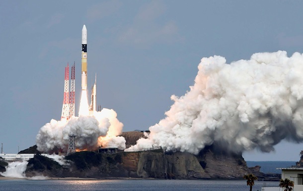Японский космический зонд вылетел к астероиду