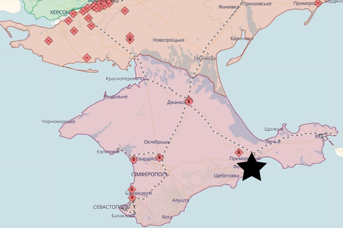 ​"Прямо в нефтебазу", - ночью десятки БПЛА атаковали оккупантов в Крыму, в Феодосии "горячо"