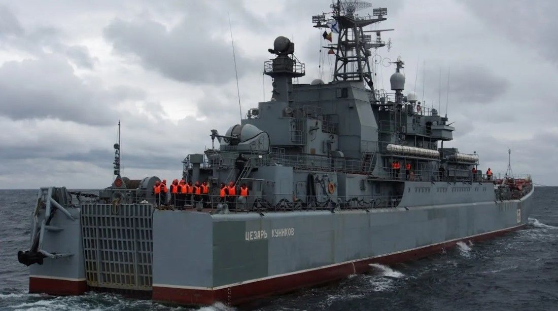 В бухте Севастополя заметили подбитый ВСУ десантный корабль ВМФ РФ 