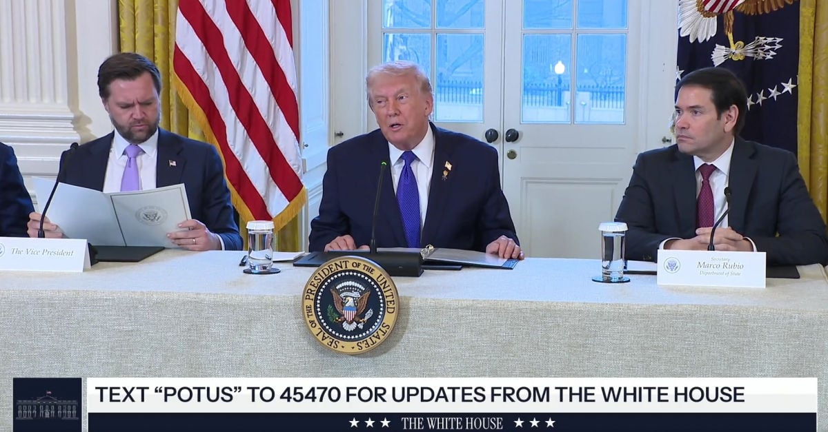 Трамп ответил на вопрос, "отдаст ли он приказ захватить Путина", заявив, что разочарован в диктаторе