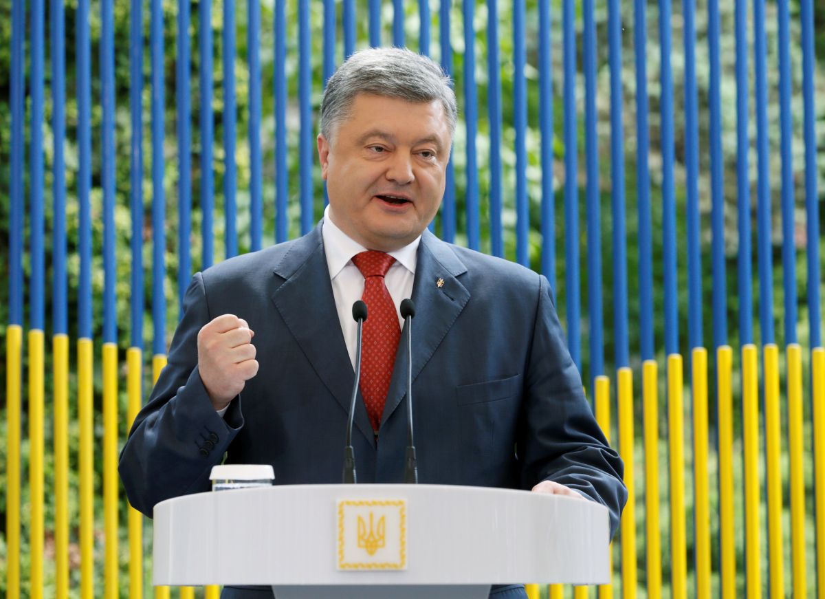 Порошенко поддержал решение Евросоюза продлить санкции против граждан России до весны 2017 года