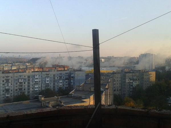 Очевидцы: в Донецке снаряды попали в "Амстор", есть убитые и раненые