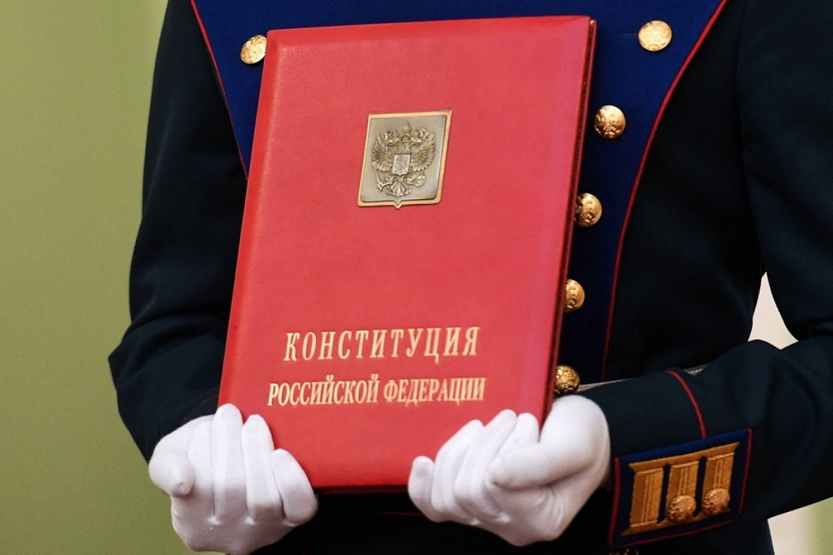 ​Новая поправка в Конституцию РФ насторожила россиян: "Кремль готовится к распродаже территорий?"