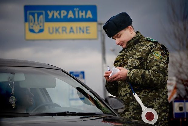 СНБО продлил действие важного решения, касающегося въезда россиян в Украину, – подробности