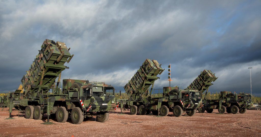 НАТО укрепляет ПВО в Европе: стало известно, сколько заказали ракет для Patriot и где их будут производить