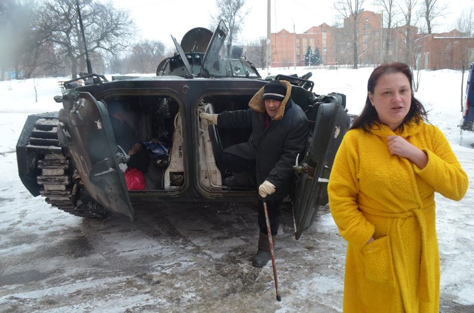Донецкий сепаратист в шоке: журналисты и Захарченко бросили людей на морозе и заставили идти пешком под обстрелами