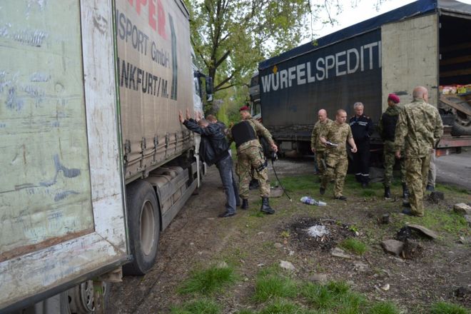 Контрабанда "под крышей" СБУ: в Донецкой области бойцы АТО с перестрелкой задержали контрабандистов