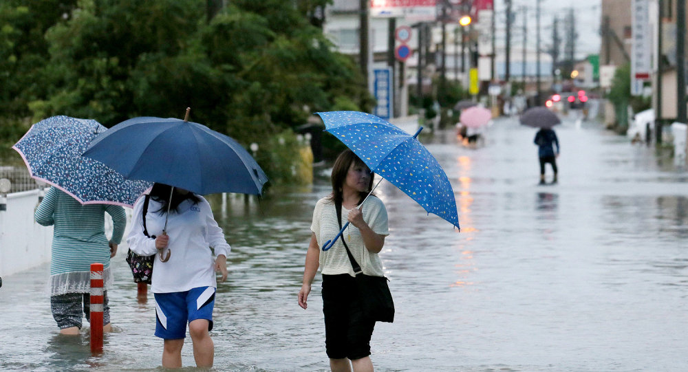 ​В Японии бушует мощный тайфун: ранено 10 человек, 320 тысяч эвакуировано