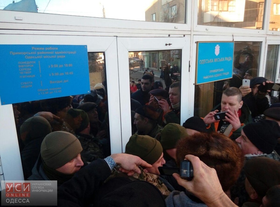 Массовые потасовки в Одессе в связи с декоммунизацией: опубликованы кадры драки активистов и полиции