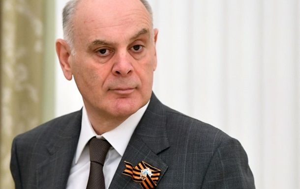 Протестувальники в Абхазії досягли важливих поступок: "президент" Бжанія втік у відставку