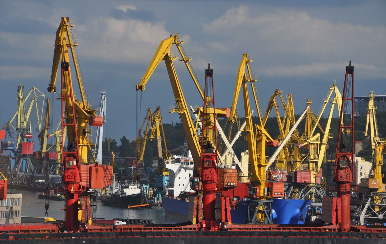 ​"Террор голодом", – у Зеленского резко отреагировали на обстрел Россией порта Одессы