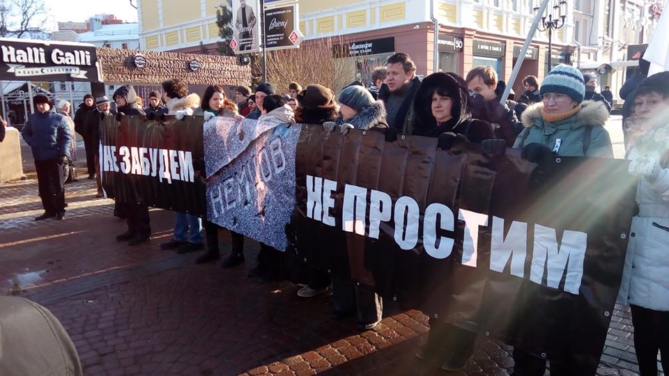 Россия будет свободной: тысячи людей не побоялись выйти на улицы в городах РФ на запрещенный Кремлем марш памяти Немцова – зрелищные кадры
