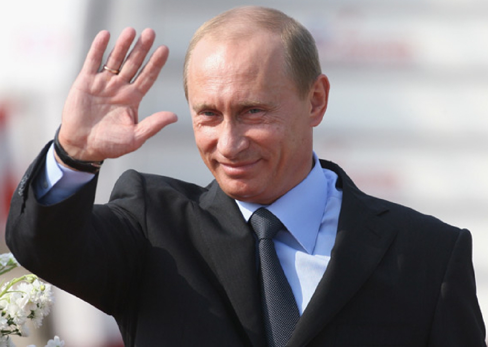 СМИ: Путин хочет вернуть деньги олигархов в Россию