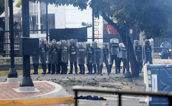 Революция в Венесуэле: Мадуро сажает в тюрьмы сотни своих неугодных сограждан