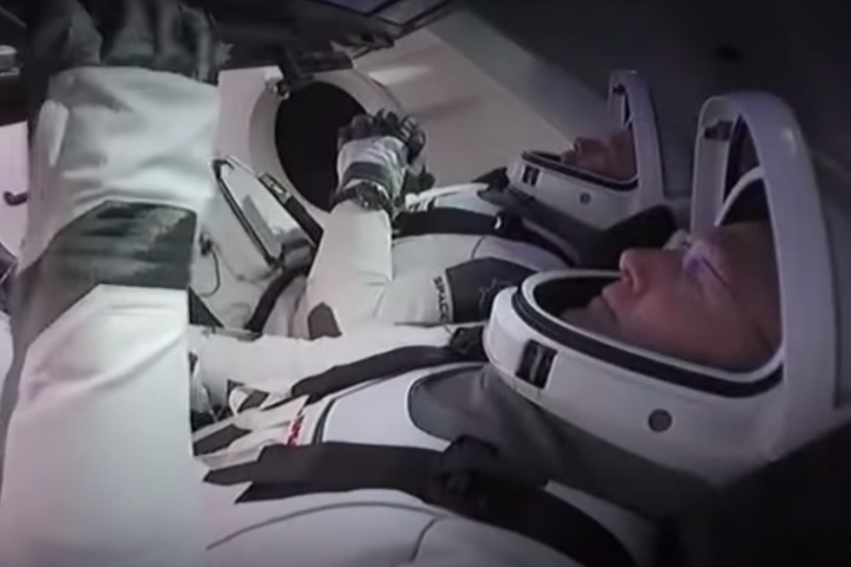 ​Первый полет Crew Dragon к МКС близится к концу: в NASA готовятся к важнейшему этапу миссии