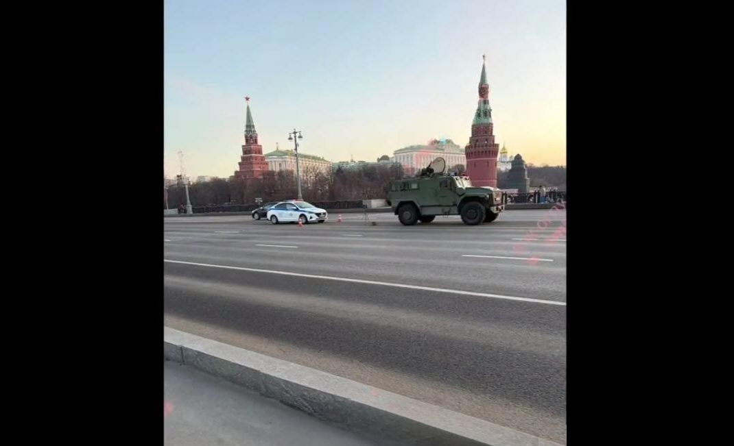 В России растут антипутинские настроения - Кремль стянул в центр Москвы бронетехнику