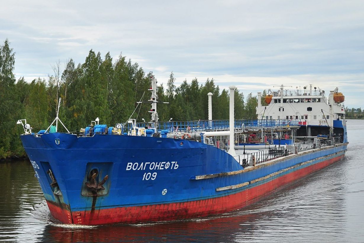 Третий нефтяной танкер РФ терпит бедствие в Черном море: на борту 4 000 ...