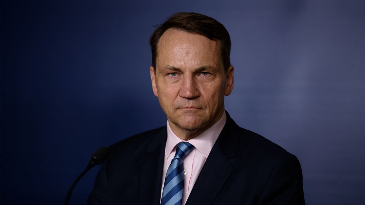 "Наближається до наших кордонів", – Радослав Сікорський різко відреагував на обстріл РФ польського заводу у Вінниці