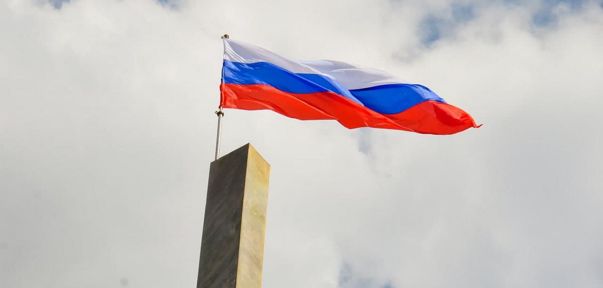 "Гражданская война": в центре Донецка подняли флаг России