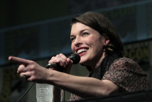 Мила Йовович обрила череп ради роли в «Обителе зла-6»