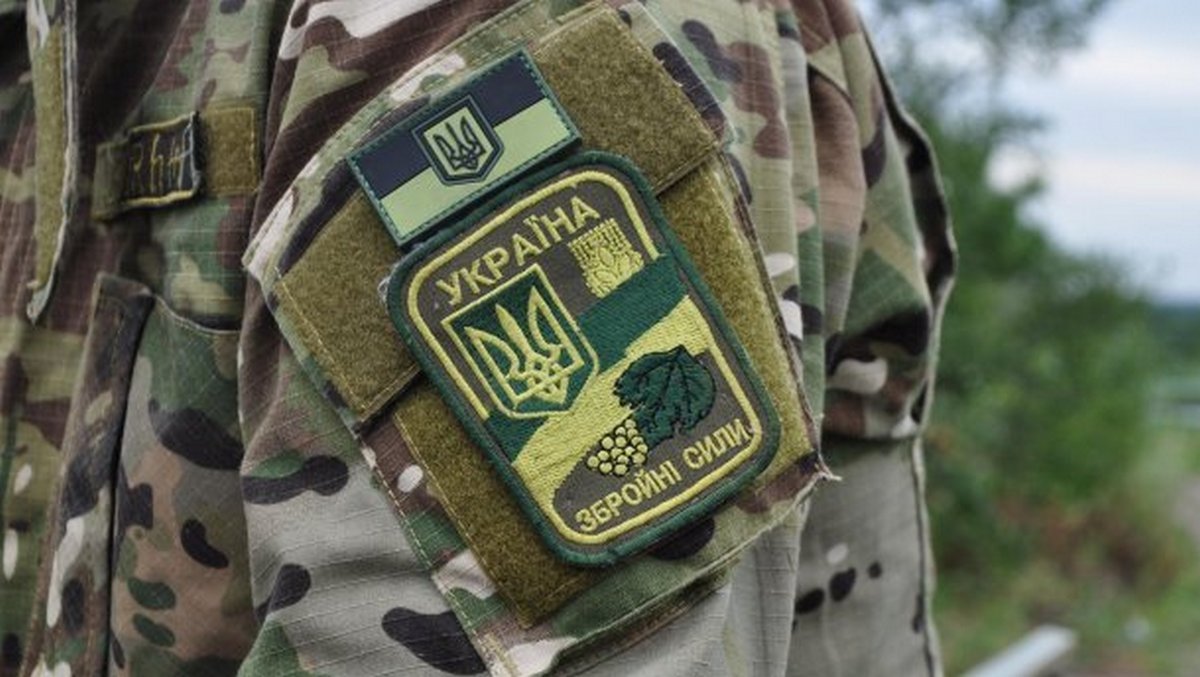 На Донбассе неизвестные совершили вооруженное нападение на военный склад ВСУ - есть раненые: в Минобороны рассказали подробности