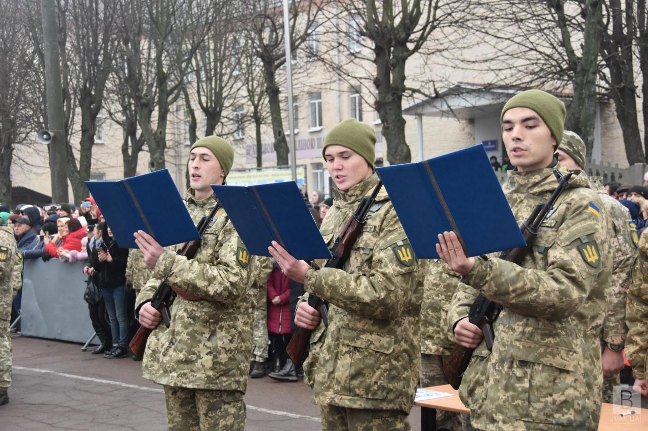 "Забирали в армию из клубов и очередей", - в Минобороны пояснили новые нормы призыва