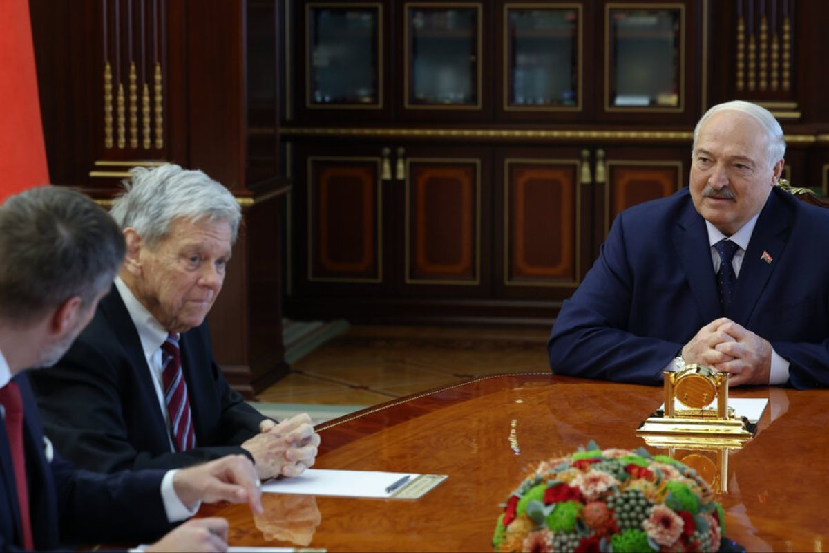 ​Большой разворот Вашингтона: Америка снимает санкции с ближайшего союзника Путина