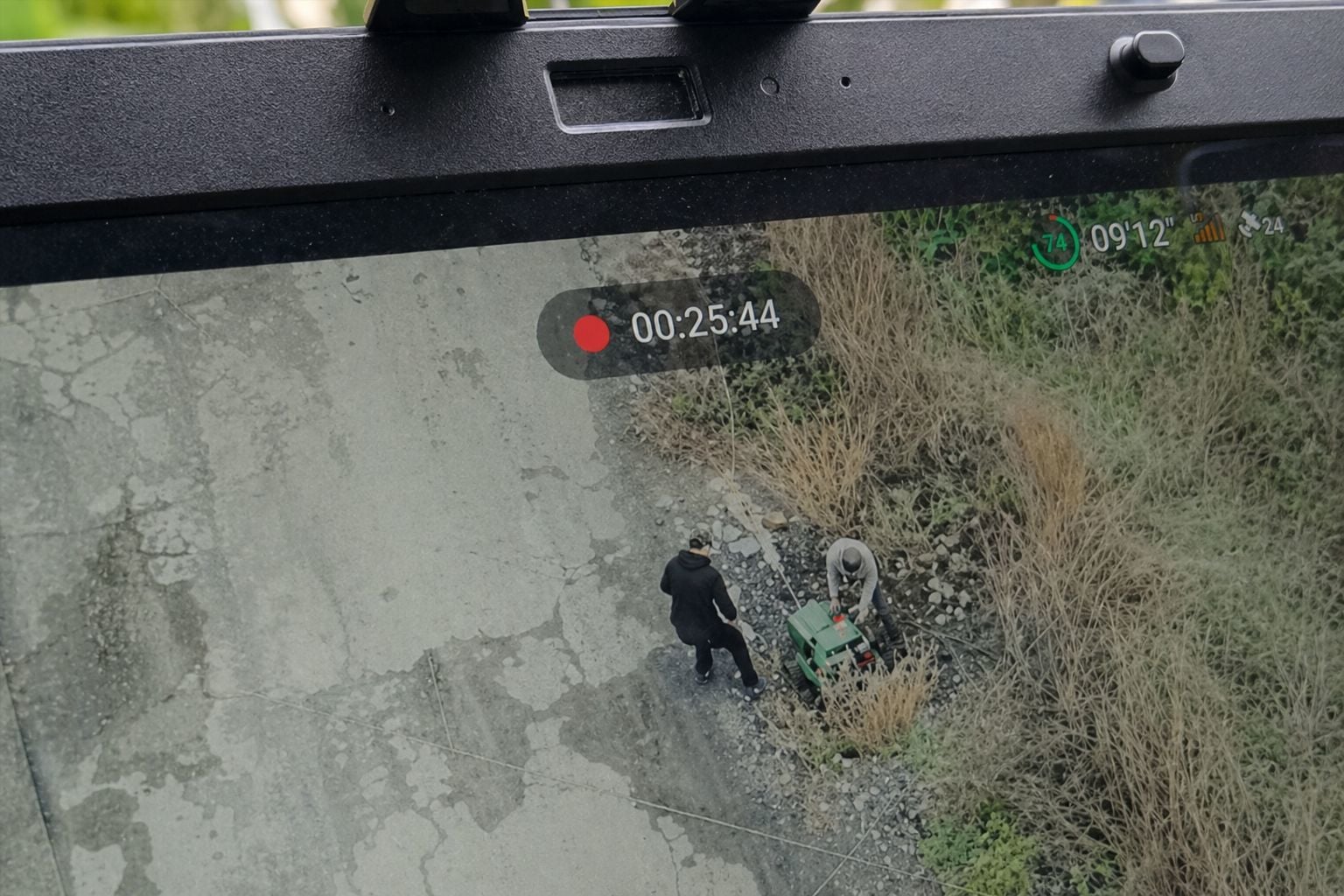 Под огнем и дронами: гражданские под Покровском спасли НРК Нацгвардии