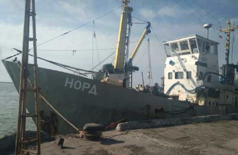 СМИ: в Азовском море задержан российский корабль "Норд" и 10 человек экипажа с паспортами РФ из аннексированного Крыма - кадры