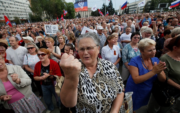 В Донецке ДНР проводит митинг в память о погибших во всех войнах. Прямая видео-трансляция