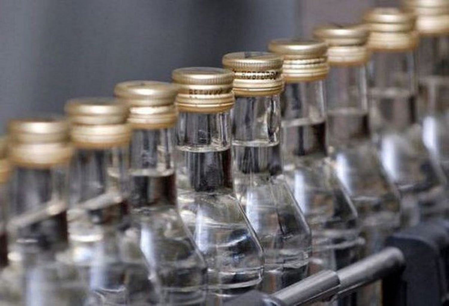 В Бердичеве зарегистрирован первый летальный исход от употребления "водки смерти" из Харькова, еще два человека ослепли