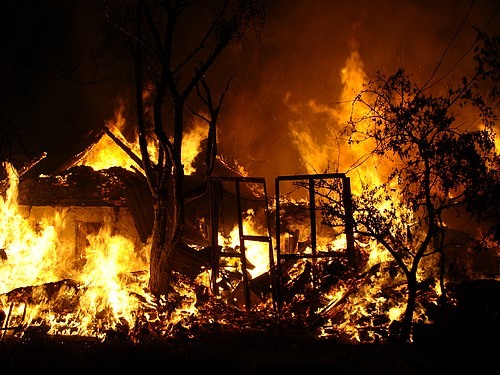 В Киеве бушует пожар