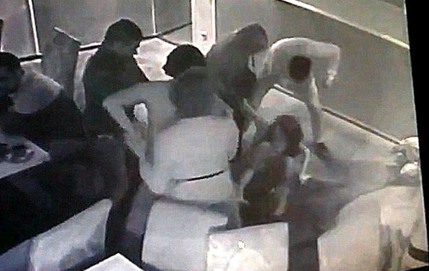 В днепропетровском кафе 8 марта мужчины избили женщин