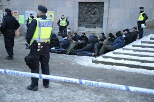 Националисты Швеции устроили массовые погромы беженцев: полиция усиливает патрули