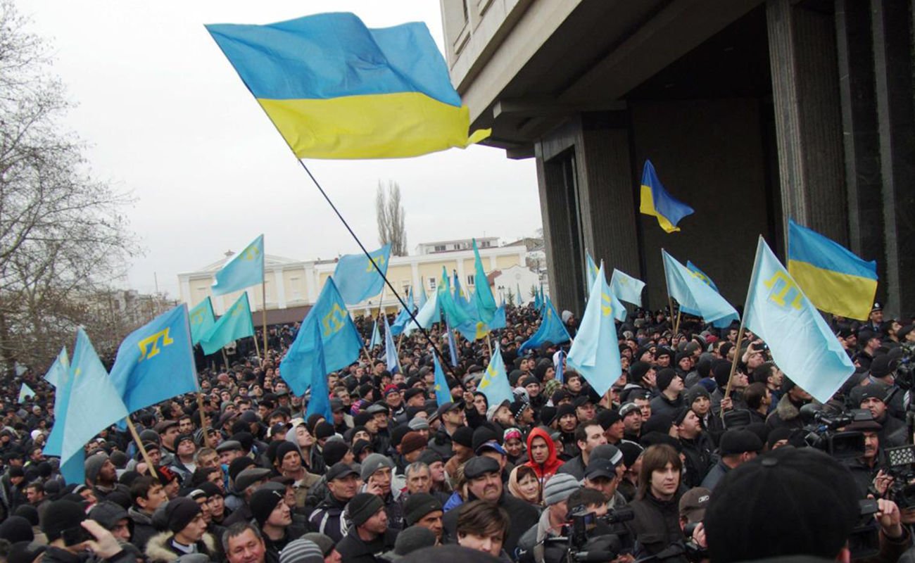 "Русский военный корабль, иди на х**!" - крымские татары вышли на митинг у админграницы с Крымом