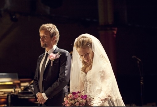 В Осло "женили" 12 летнюю девочку на взрослом мужчине с целью антирекаламы подобных браков в мире