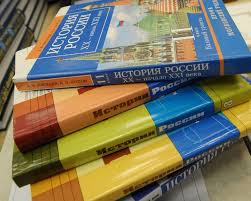 В Харцызск завезли российские учебники