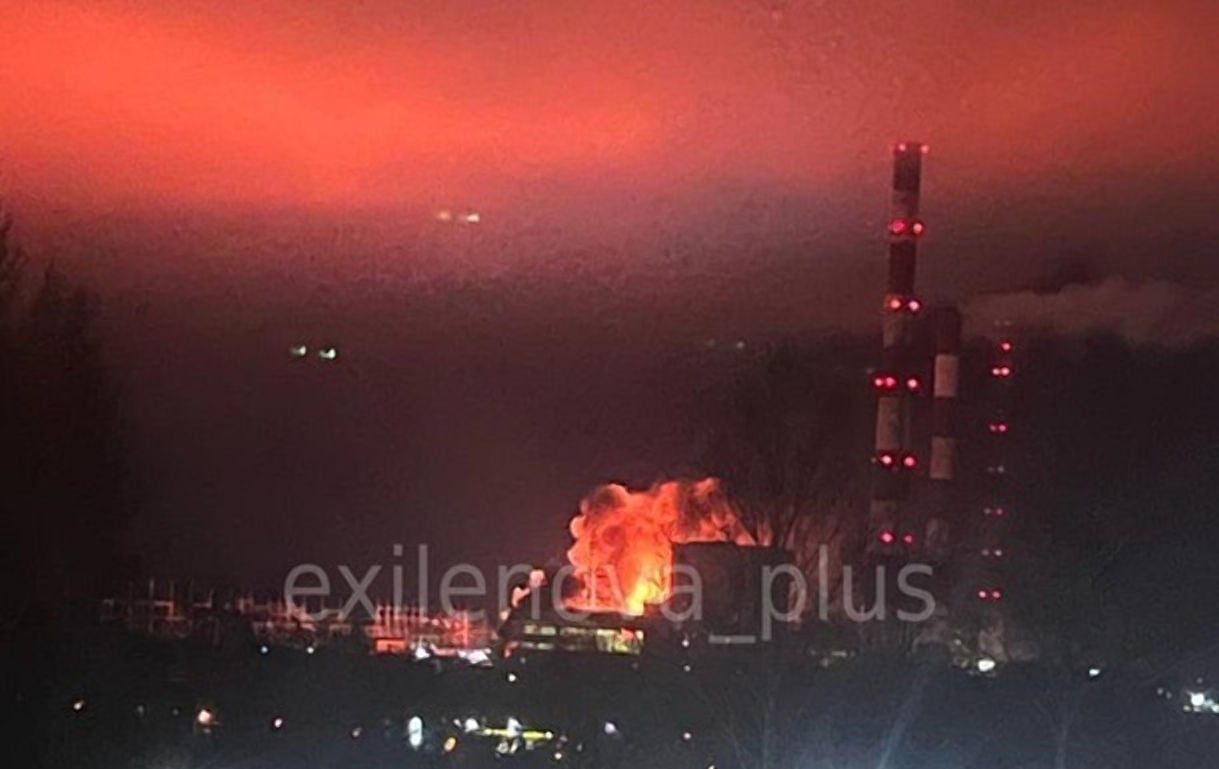 Дроны в РФ разбомбили Костромскую ГРЭС, которую недавно модернизировали, – в Сети показали взрывы